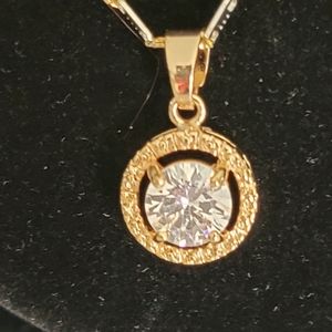 NEW- gold tone necklace